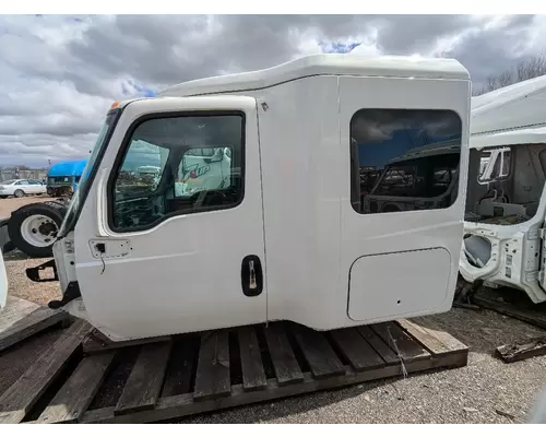 INTERNATIONAL 9900 Cab
