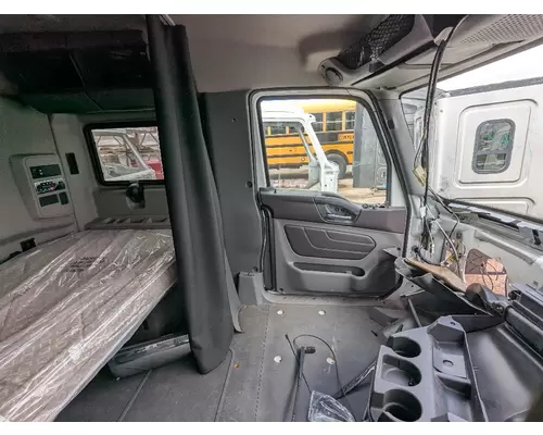 INTERNATIONAL 9900 Cab