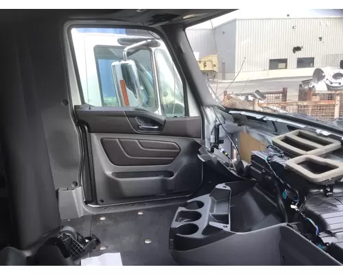 INTERNATIONAL 9900 Cab