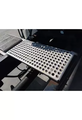 INTERNATIONAL 9900 DECK (CATWALK) STEP