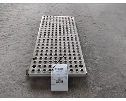 INTERNATIONAL 9900 DECK (CATWALK) STEP