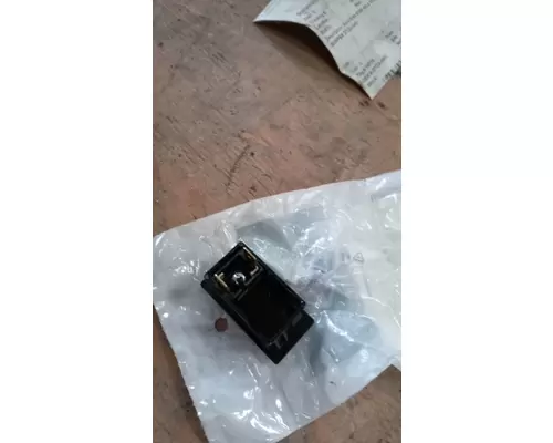 INTERNATIONAL 9900 Dash  Console Switch