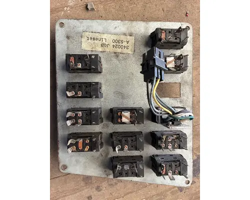 INTERNATIONAL 9900 Dash Panel