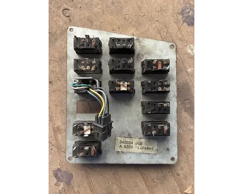 INTERNATIONAL 9900 Dash Panel