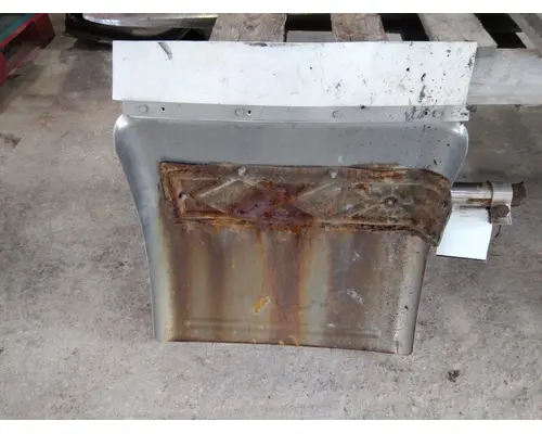 INTERNATIONAL 9900 FENDER, QUARTERHALF REAR
