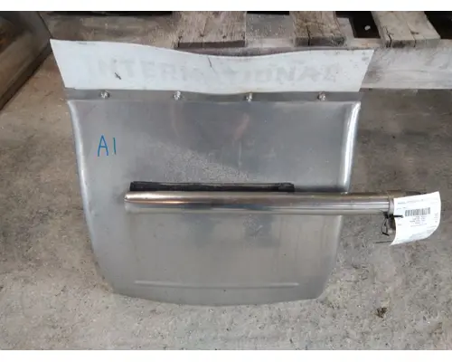 INTERNATIONAL 9900 FENDER, QUARTERHALF REAR