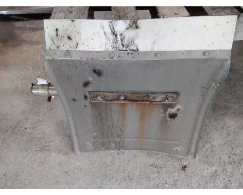 INTERNATIONAL 9900 FENDER, QUARTERHALF REAR