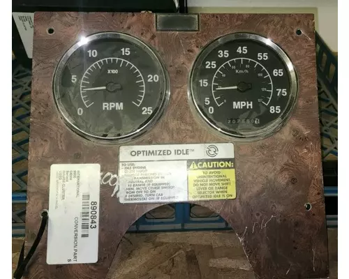 INTERNATIONAL 9900 GAUGE CLUSTER