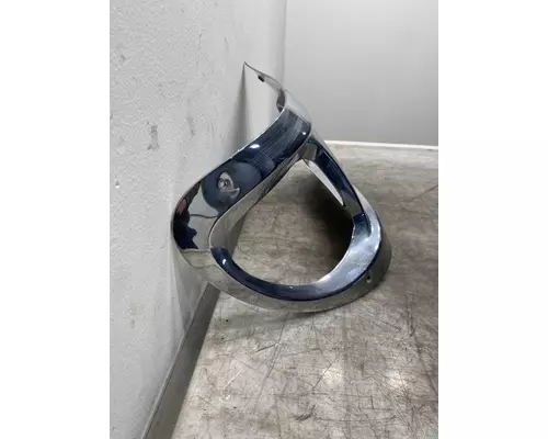 INTERNATIONAL 9900 Headlight Bezel