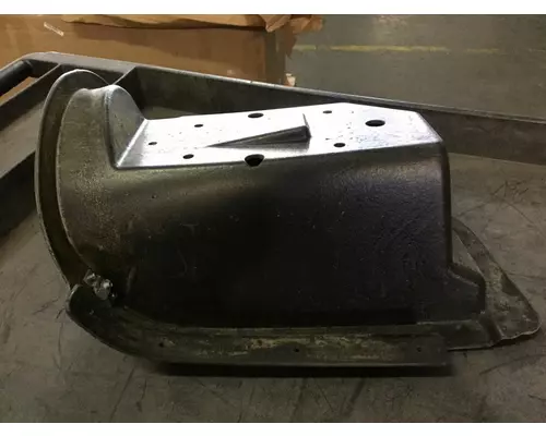 INTERNATIONAL 9900 Headlight Bucket