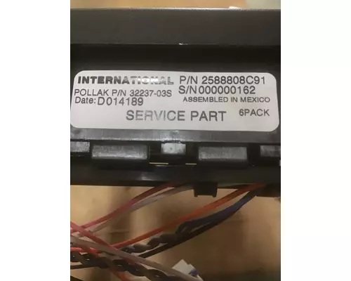 INTERNATIONAL 9900 Hood Strut