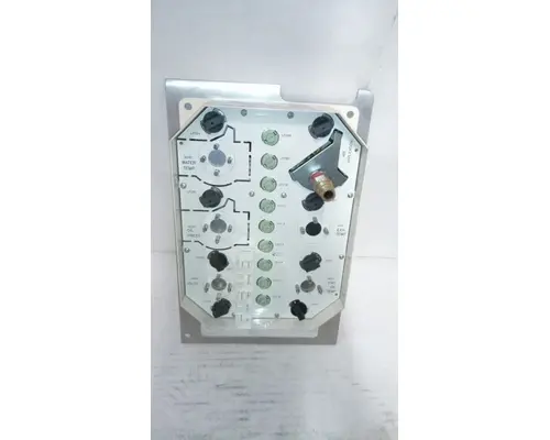 INTERNATIONAL 9900 Instrument Cluster