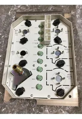 INTERNATIONAL 9900 Instrument Cluster