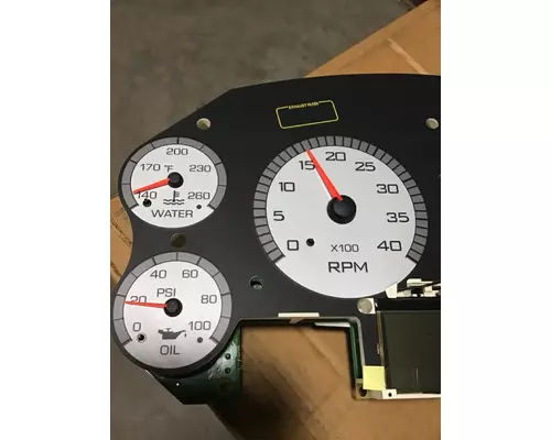 INTERNATIONAL 9900 Instrument Cluster