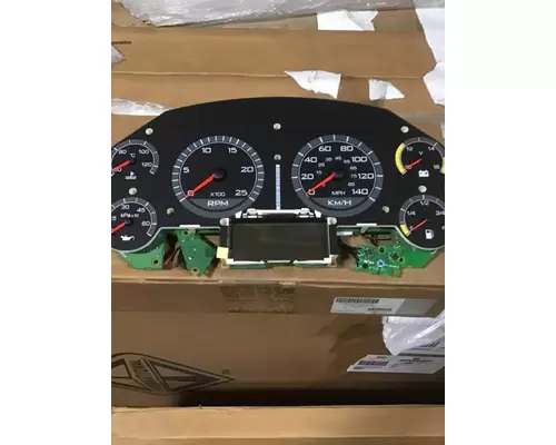 INTERNATIONAL 9900 Instrument Cluster