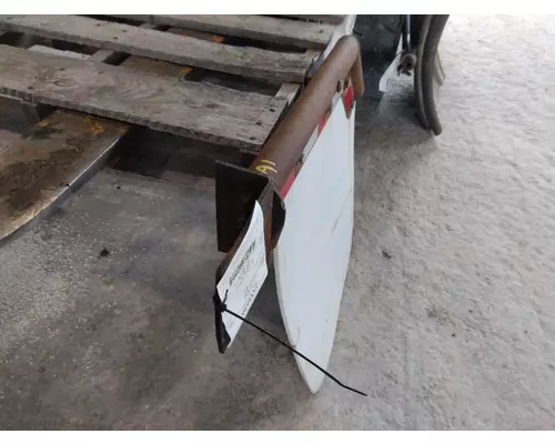 INTERNATIONAL 9900 MUD FLAP HANGER