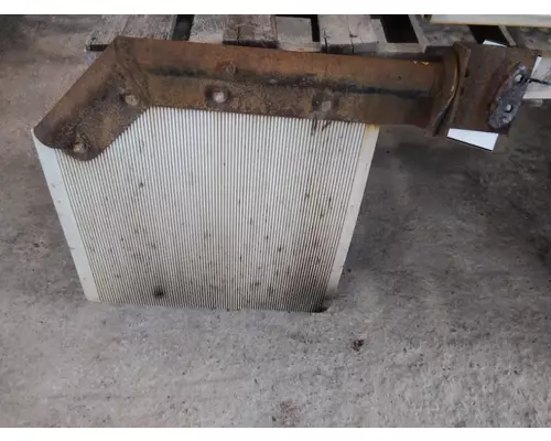 INTERNATIONAL 9900 MUD FLAP HANGER