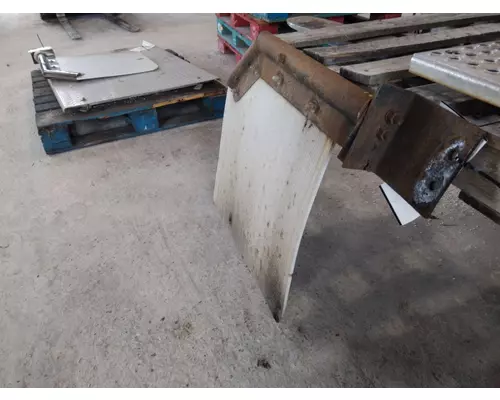 INTERNATIONAL 9900 MUD FLAP HANGER