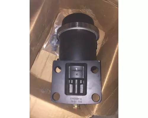 INTERNATIONAL 9900 Oil Filter Housing