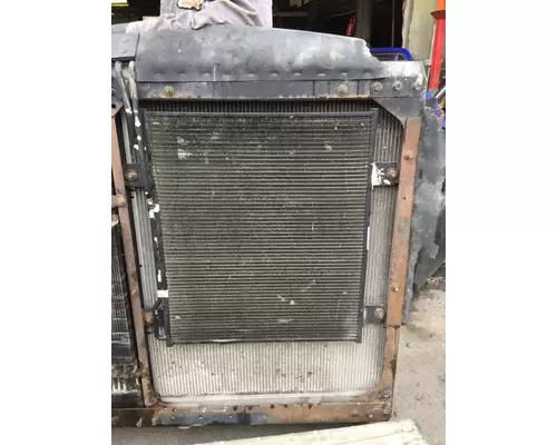 INTERNATIONAL 9900 Radiator