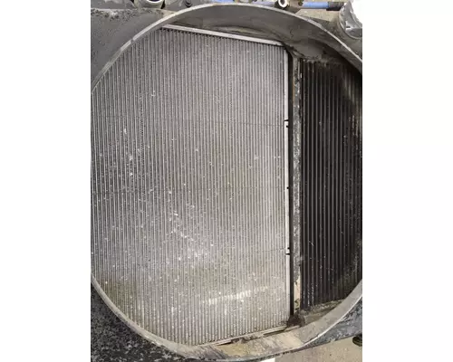 INTERNATIONAL 9900 Radiator