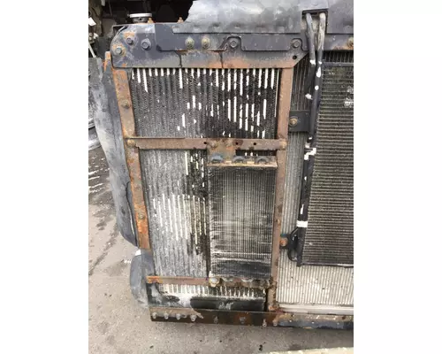 INTERNATIONAL 9900 Radiator