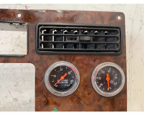 INTERNATIONAL 9900i Gauge Panel