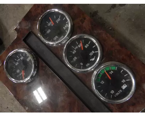 INTERNATIONAL 9900i Instrument Cluster