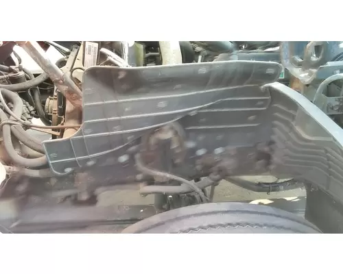 INTERNATIONAL CF500 FENDER, SPLASH SHIELDGUARD