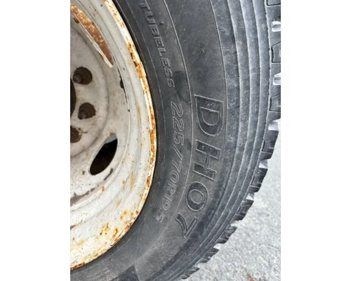 INTERNATIONAL CF600 Tire and Rim