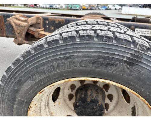 INTERNATIONAL CF600 Tire and Rim