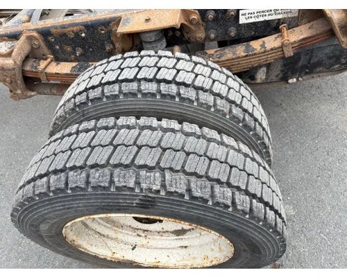 INTERNATIONAL CF600 Tire and Rim
