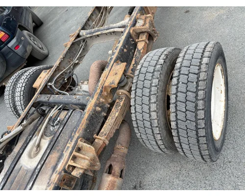 INTERNATIONAL CF600 Tire and Rim