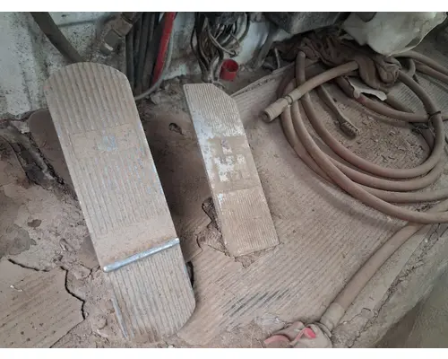 INTERNATIONAL CO-1850B BrakeClutch Pedal Box