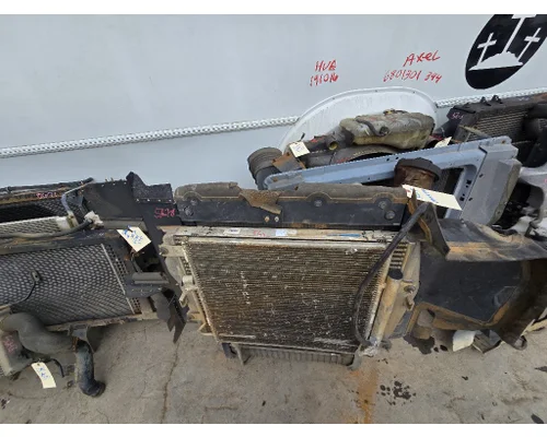 INTERNATIONAL CV515 Radiator