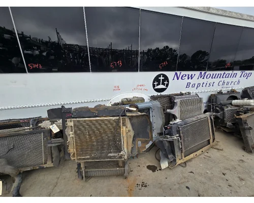 INTERNATIONAL CV515 Radiator