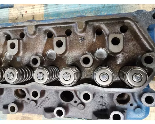 INTERNATIONAL DT 360 Cylinder Head