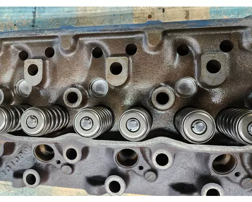 INTERNATIONAL DT 360 Cylinder Head