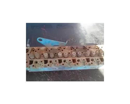 INTERNATIONAL DT 466B Cylinder Head