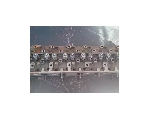 INTERNATIONAL DT 466C Cylinder Head