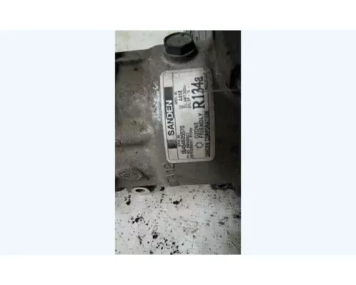 INTERNATIONAL DT 466E Air Conditioner Compressor