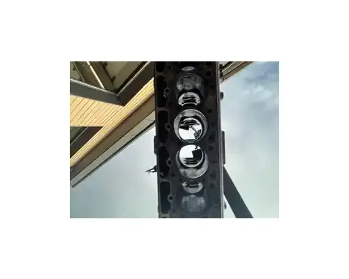 INTERNATIONAL DT 466E Cylinder Block