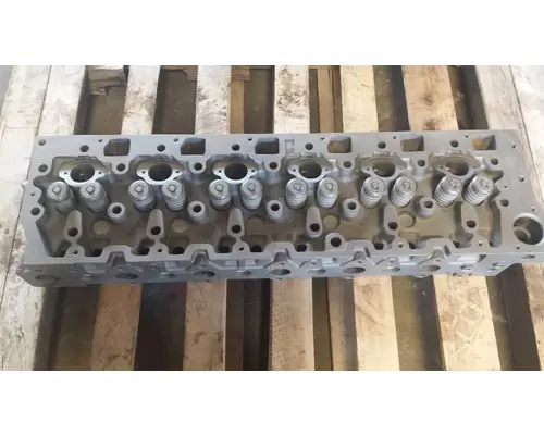 INTERNATIONAL DT 466E Cylinder Head