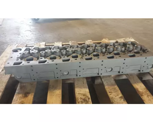 INTERNATIONAL DT 466E Cylinder Head