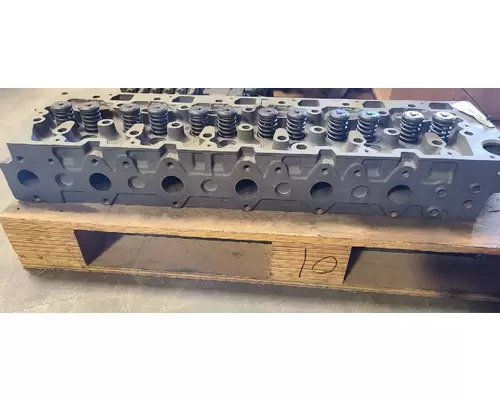 INTERNATIONAL DT 466E Cylinder Head