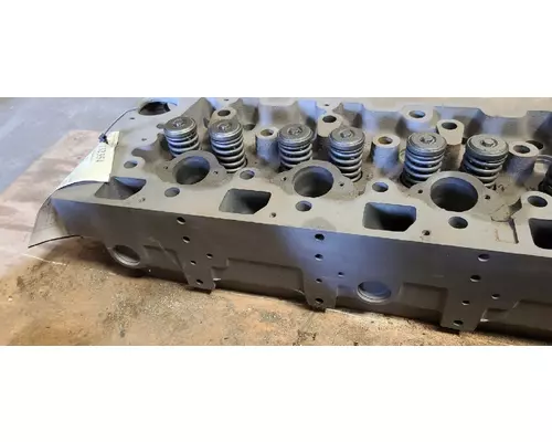 INTERNATIONAL DT 466E Cylinder Head