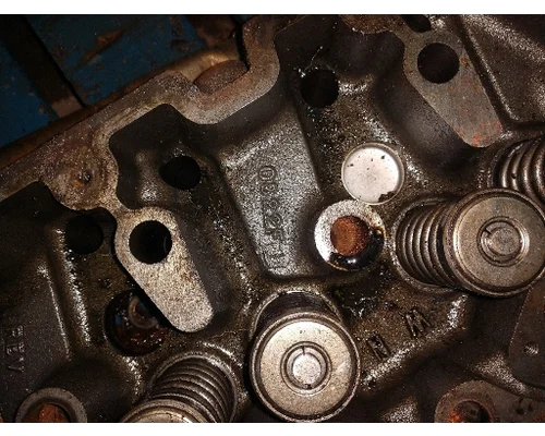 INTERNATIONAL DT 466E Cylinder Head