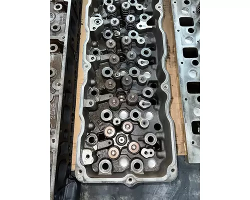 INTERNATIONAL DT 466E Cylinder Head