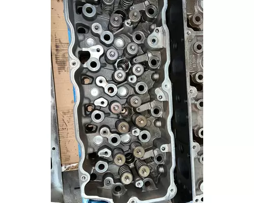 INTERNATIONAL DT 466E Cylinder Head