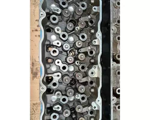 INTERNATIONAL DT 466E Cylinder Head